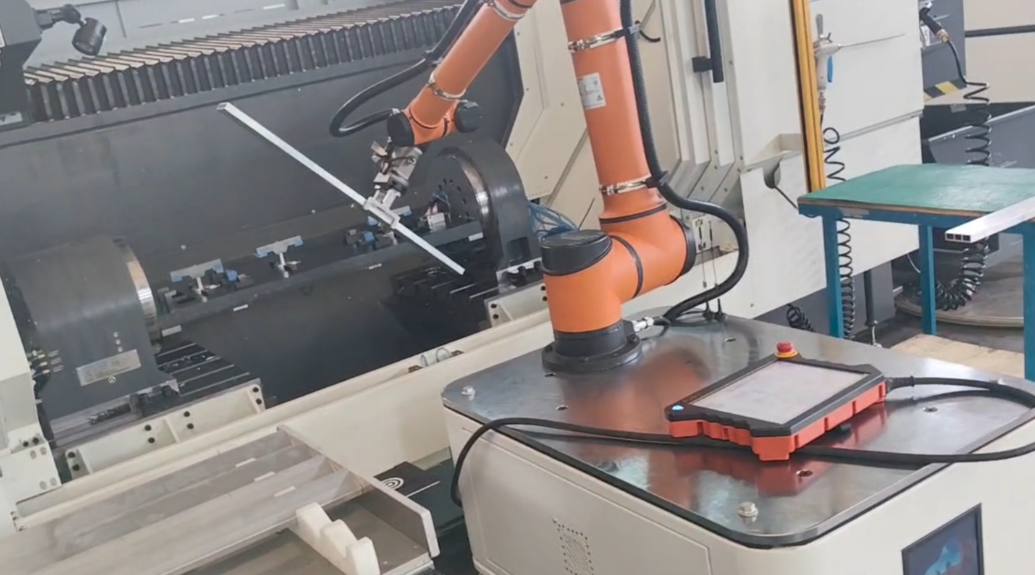 Meningkatkan kecekapan dan keselamatan: Robot pemindahan pintar mesin mi menggalakkan kecerdasan industri makanan